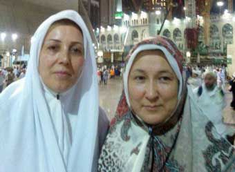 آخرین تصویر مرحومه شهناز علاقی در سفر حج امسال در کنار مرجان نازقلیچی