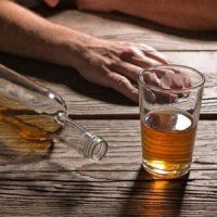 ۲۱۸ مورد مسمومیت و ۲۰ جانباخته، قربانیان الکل‌های تقلبی در اهواز تاکنون
